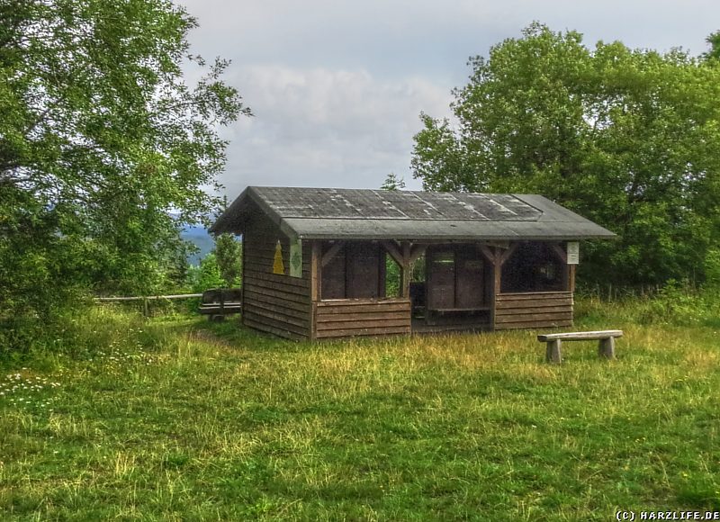 Die Schutzhütte auf dem Stöberhai