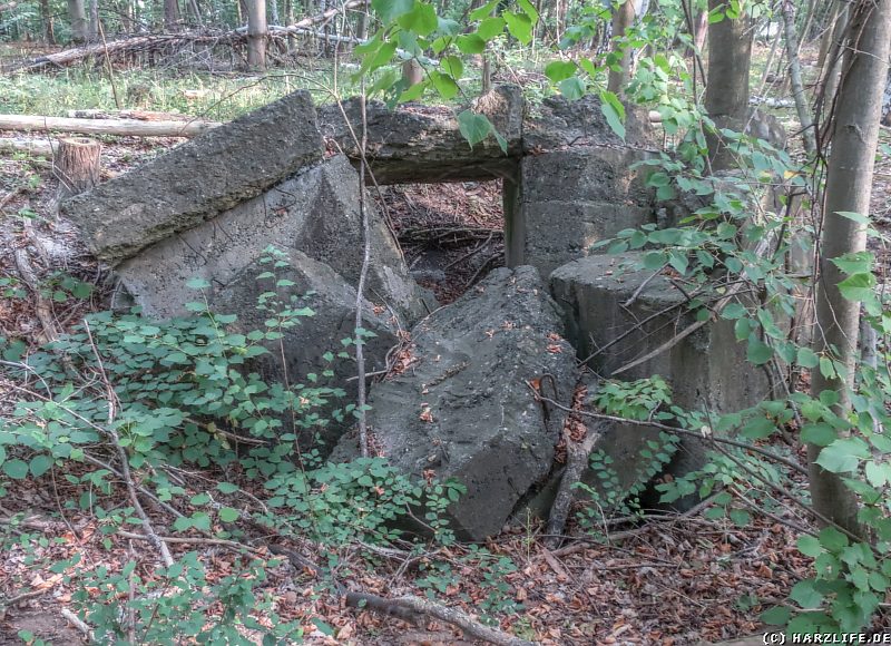 Die Betonruine des Lüftungsschachtes