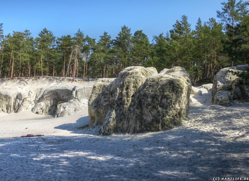 Markante Felsformation an den Sandhöhlen