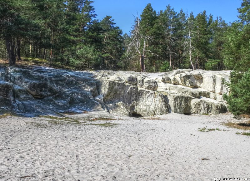 Felsklippen an den Sandhöhlen