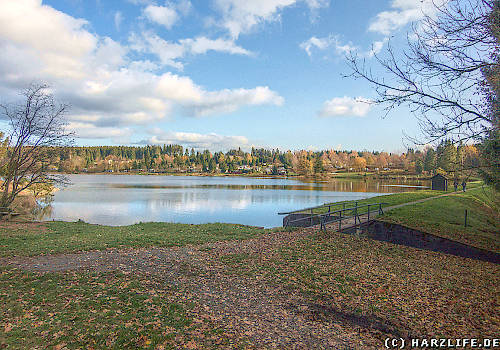 Der Pixhaier Teich mit Campingplatz zwischen Buntenbock und Clausthal-Zellerfeld