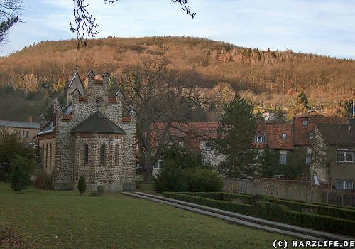 Kirche mit Parkanlage