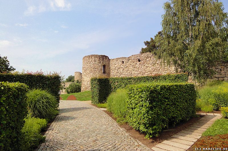 Stadtmauer und Landesgartenschaugelände auf dem Petersberg