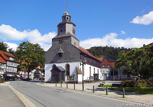 Die malerische Holzkirche St. Antonius