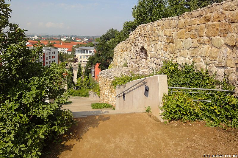 Rähmentreppe mit Stadtmauer