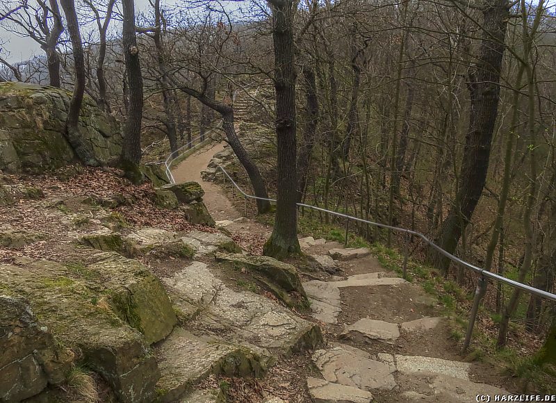 Der beschwerliche Wanderweg zum Aussichtspunkt Roßtrappe