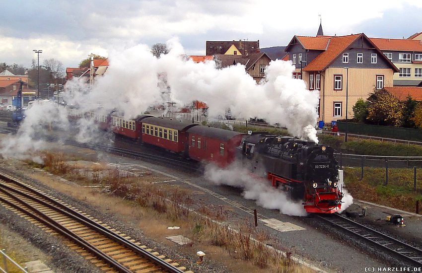 Die Harzquerbahn verläßt den Bahnhof von Wernigerode