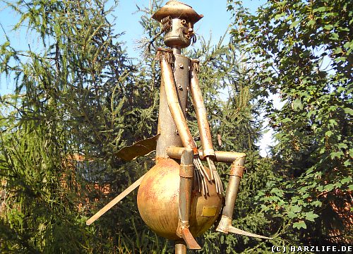 moderne Figur vom Lügenbaron Münchhausen in Molmerswende