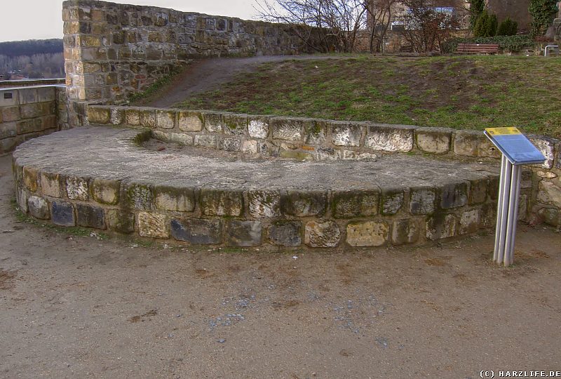 Quedlinburg Schloßberg - Mauerreste der Apsis der St.-Michaelis-Kapelle