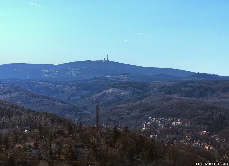 Blick von der Schloßterrasse auf den Brocken