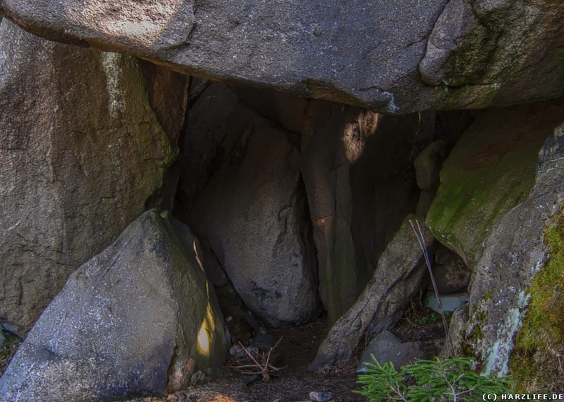 Kleine Felsenhöhle unterhalb der Feigenbaumklippe