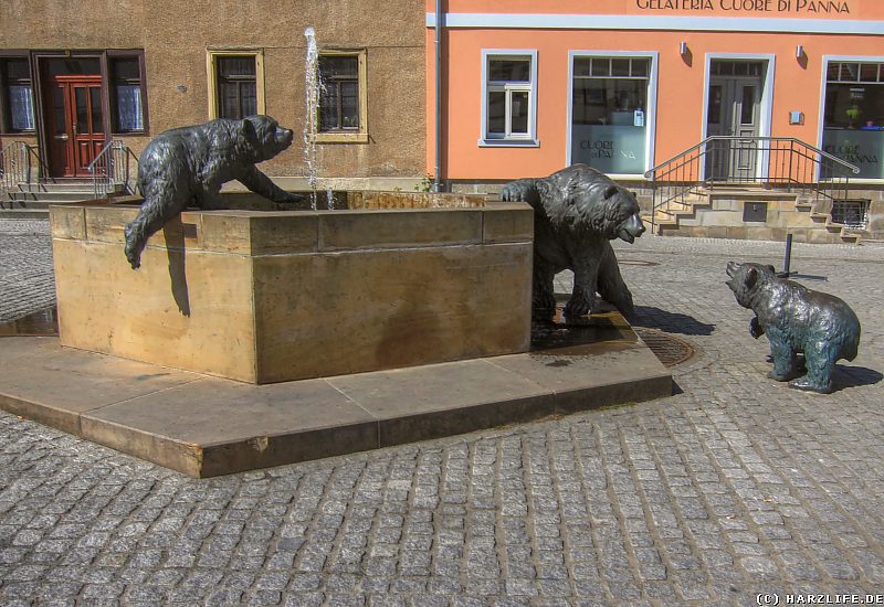 Der Bärenbrunnen auf dem Anhaltiner Platz in Ballenstedt