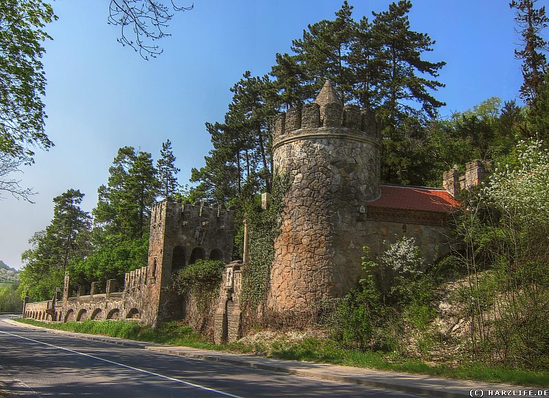 Straßenansicht der Roseburg