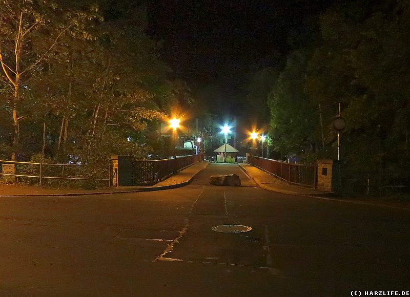 Die Hubertusbrücke bei Nacht