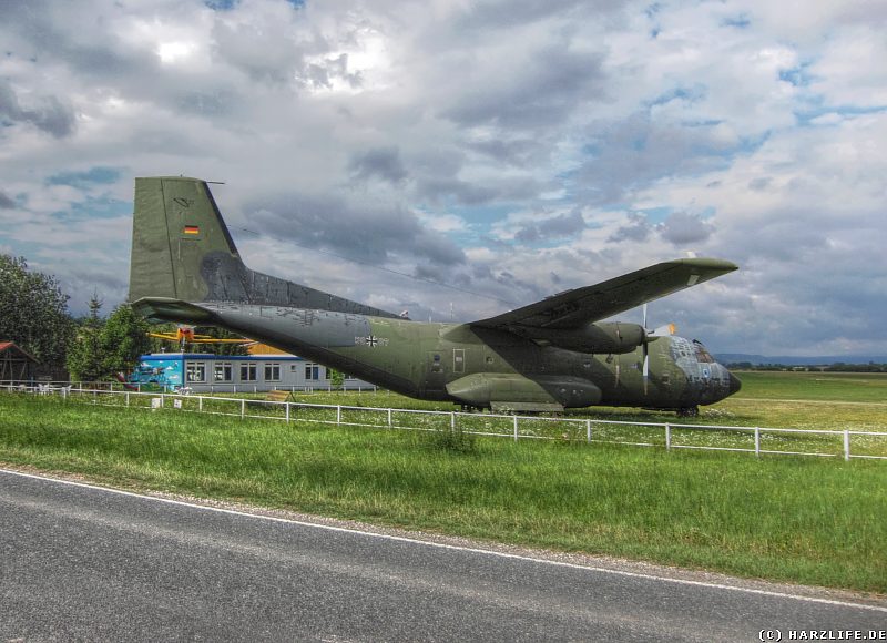 Eine ausgediente Transall C-160 auf dem Flugplatz Ballenstedt