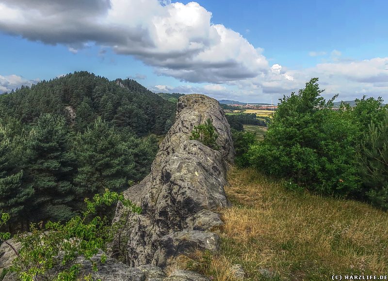 Felsgrat mit Aussicht auf der Kuxburg