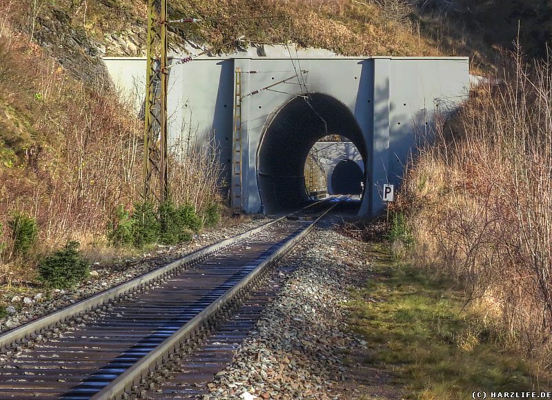 Blick durch den Nebelholztunnel über das Kreuztalviadukt in den Krumme-Grube-Tunnel