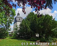 Parkanlage neben der Kirche