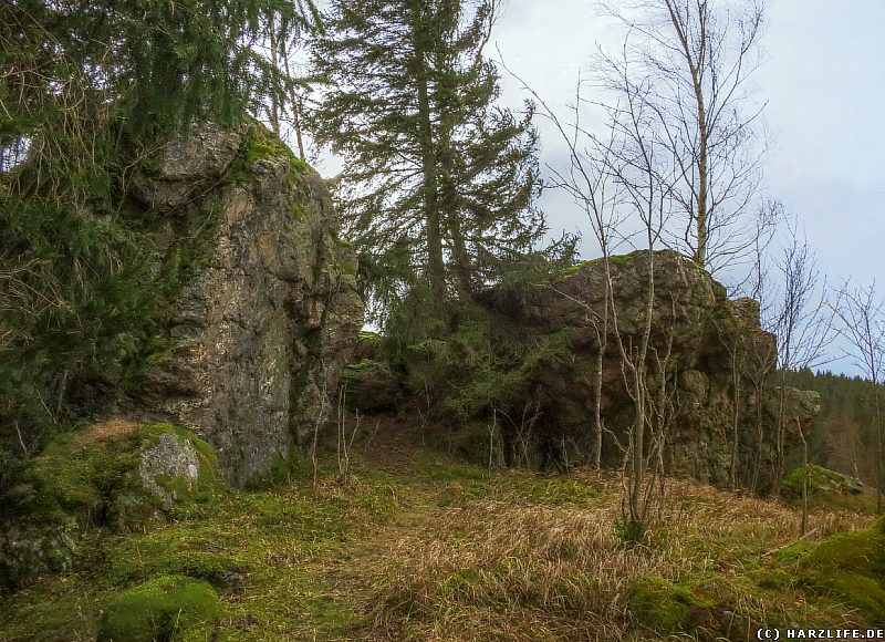 Burgruine Susenburg - Felsklippen an der einstigen Vorburg