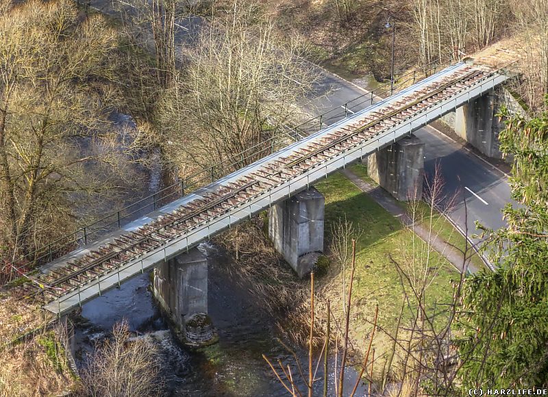 Blick von der Bockbergklippe auf die Eisenbahnbrücke von Königshütte