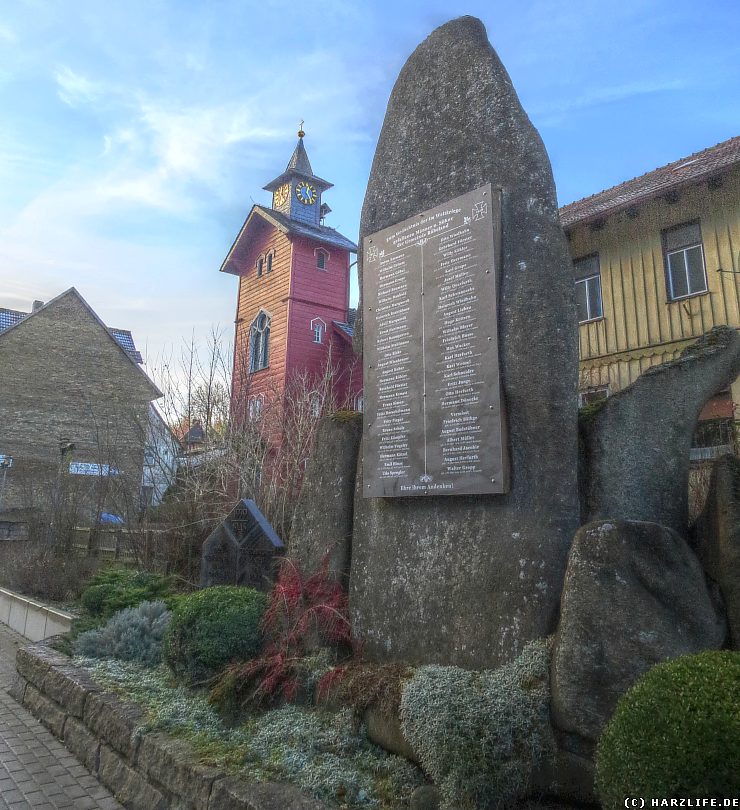 Kriegerdenkmal und Christuskirche in Rübeland