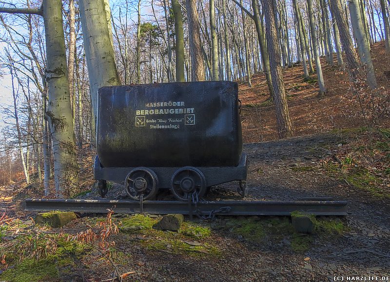 Lore am Stolleneingang der Grube König Friedrich