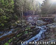 Steinerne Renne mit Brücke