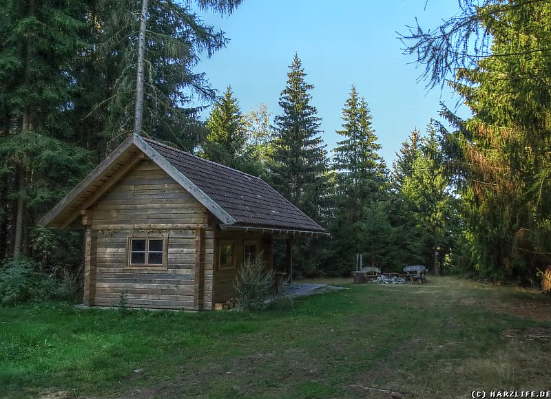 Kapitelsberg-Hütte mit Rastplatz und Feuerstelle