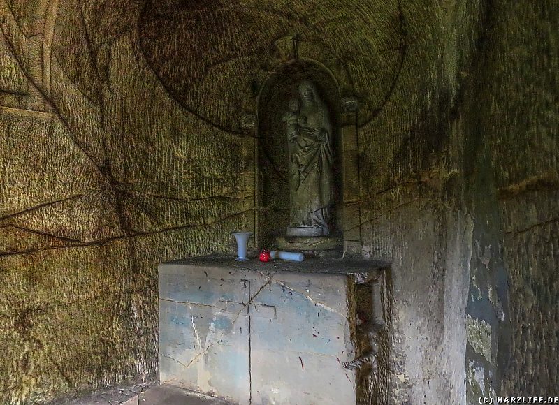 Marienstatue in der Felsgrotte der Marienkapelle